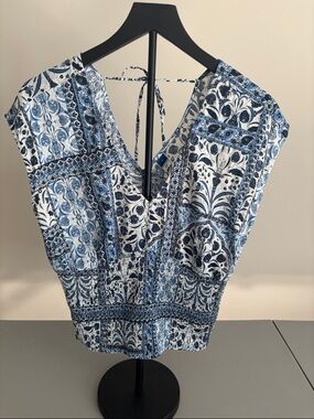 Old Navy Blue & White Printed V-Neck Blouse